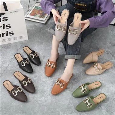 Молодежи понравились туфли из искусственной кожи с пайетками